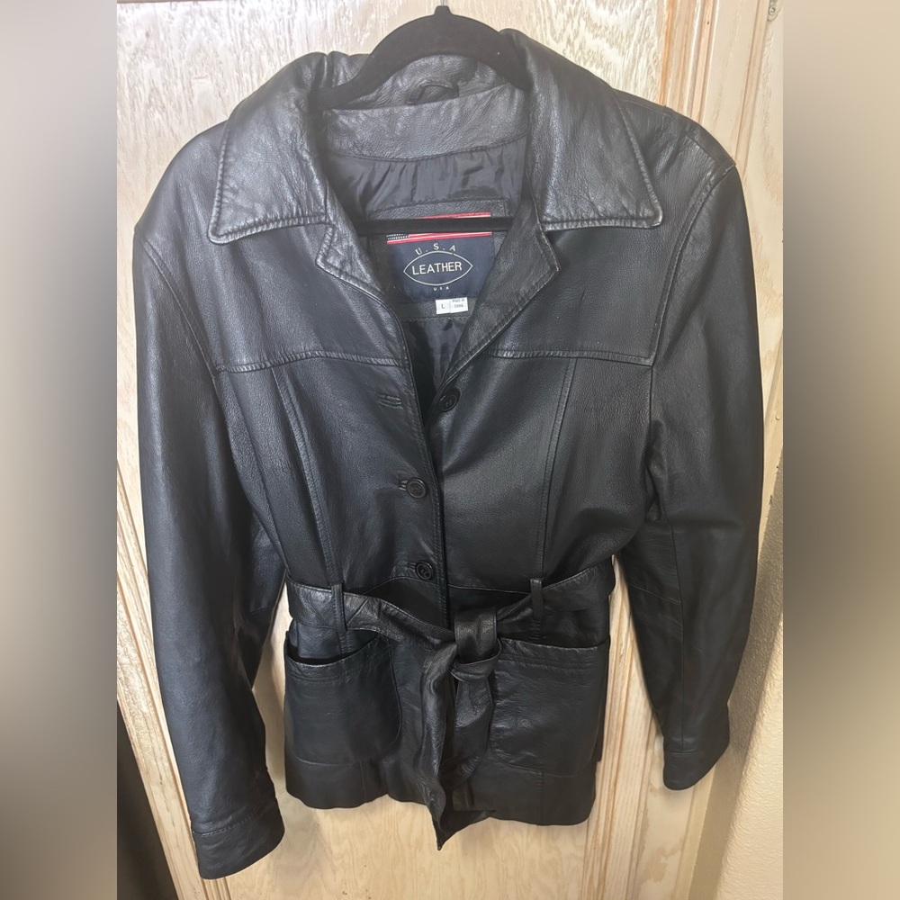 Mens USA Black Leather Jacket Size Large 100% Leather‎ Belted Pockets Mid Length